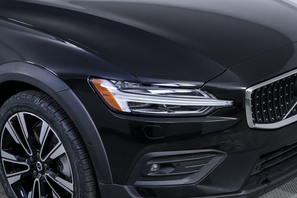 Certified 2024 Volvo V60 B5 Cross Country Ultimate image 39