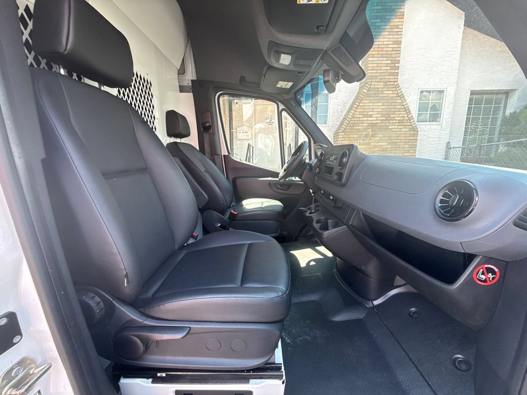 Used 2021 Mercedes-Benz Sprinter 2500 image 17