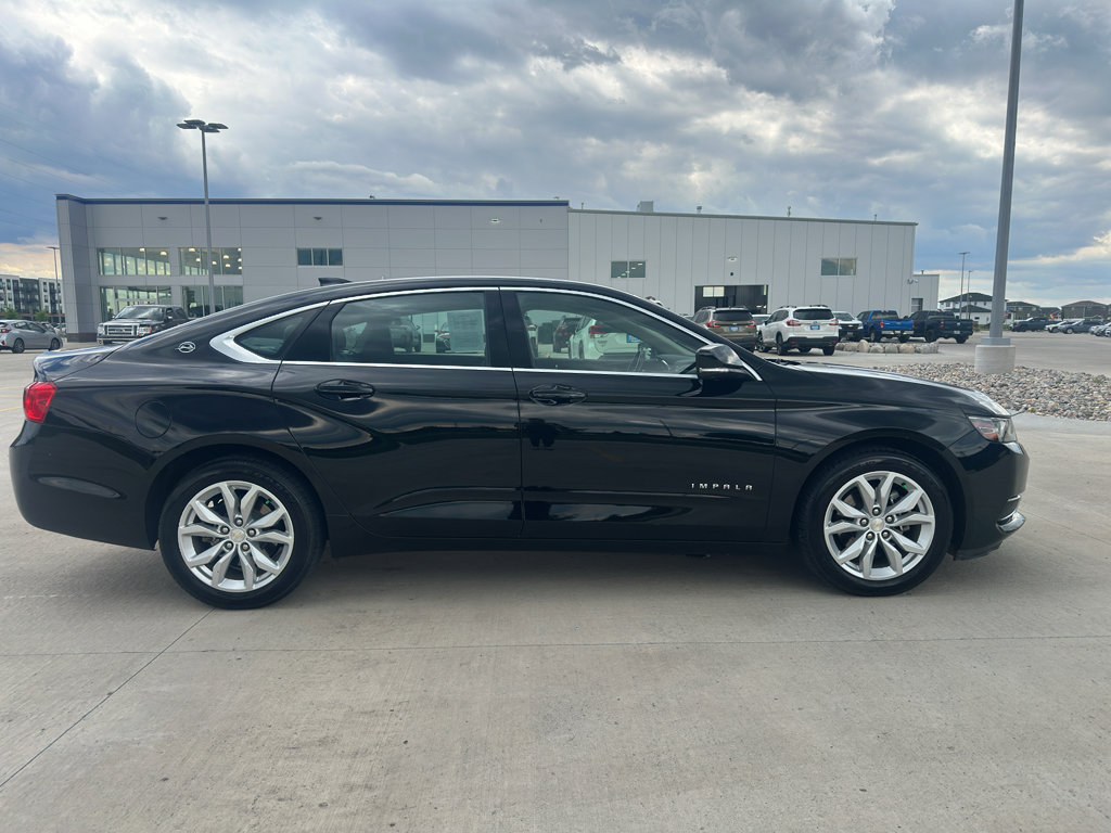 Used 2017 Chevrolet Impala LT w/ Leather Package FWD image 4