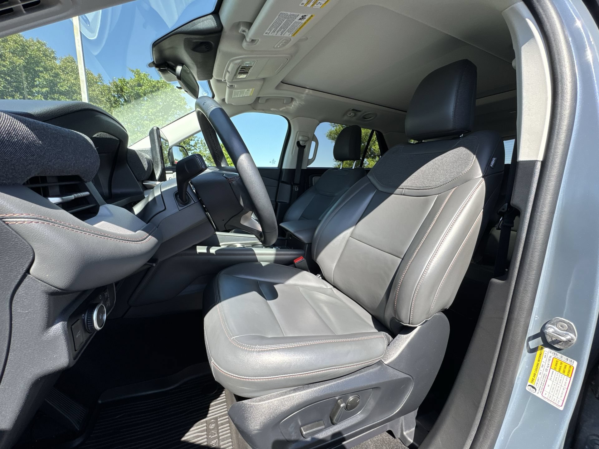 Used 2025 Ford Explorer Active w/ Active Comfort Package AWD/4WD image 11