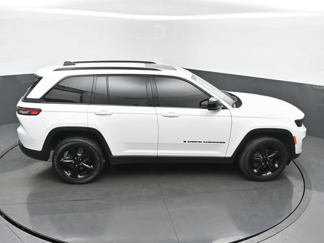 Used 2023 Jeep Grand Cherokee Altitude AWD/4WD image 41