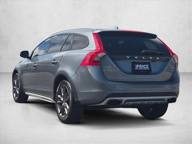 Used 2018 Volvo V60 T5 Cross Country image 8