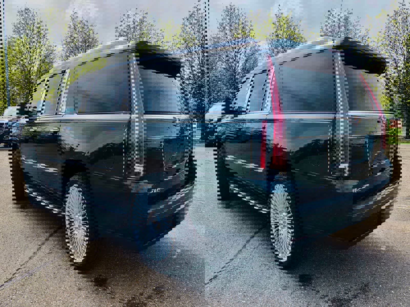 Used 2016 Cadillac Escalade ESV Luxury AWD/4WD image 5