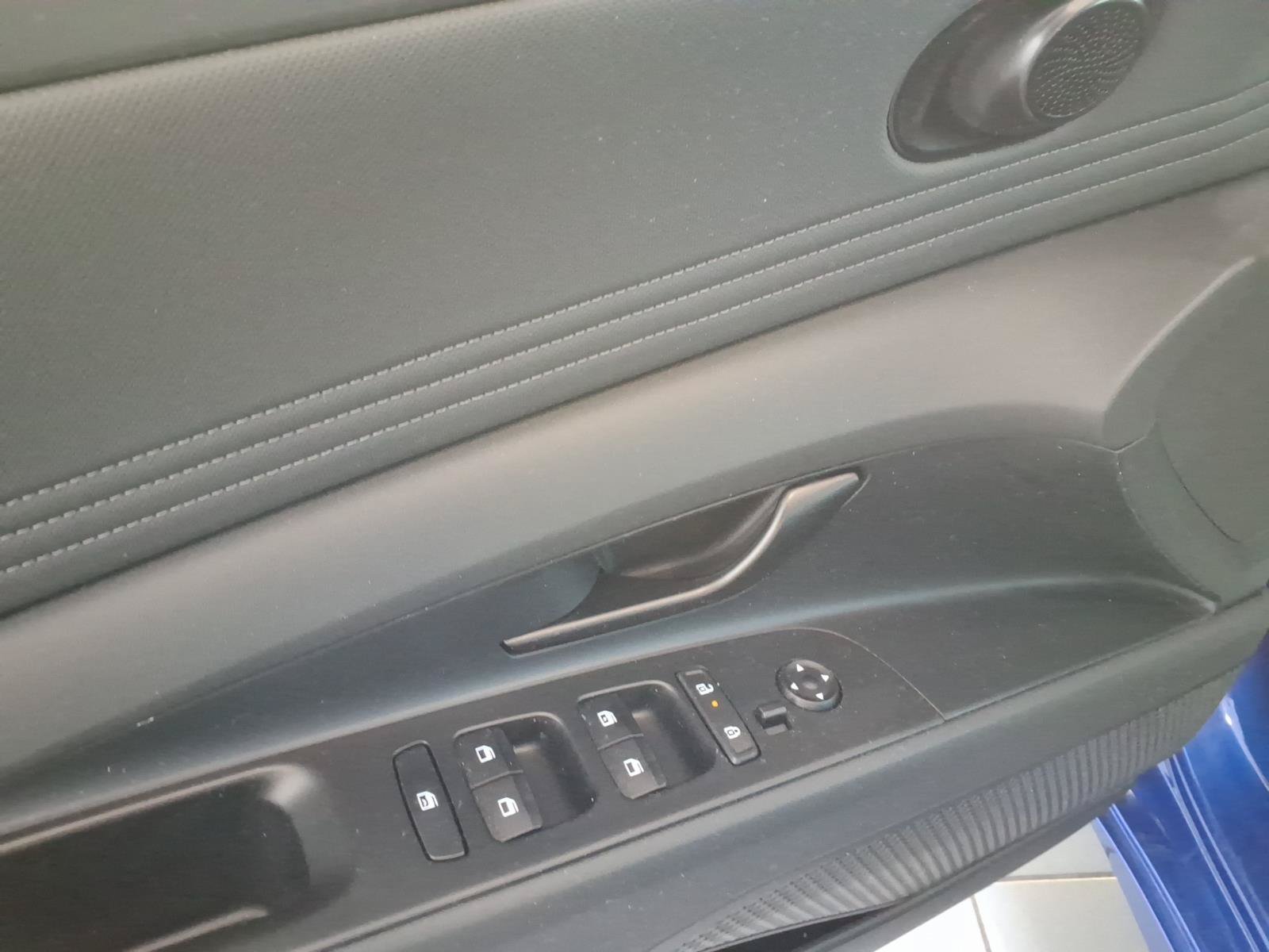 Certified 2025 Hyundai Elantra Sport FWD image 12