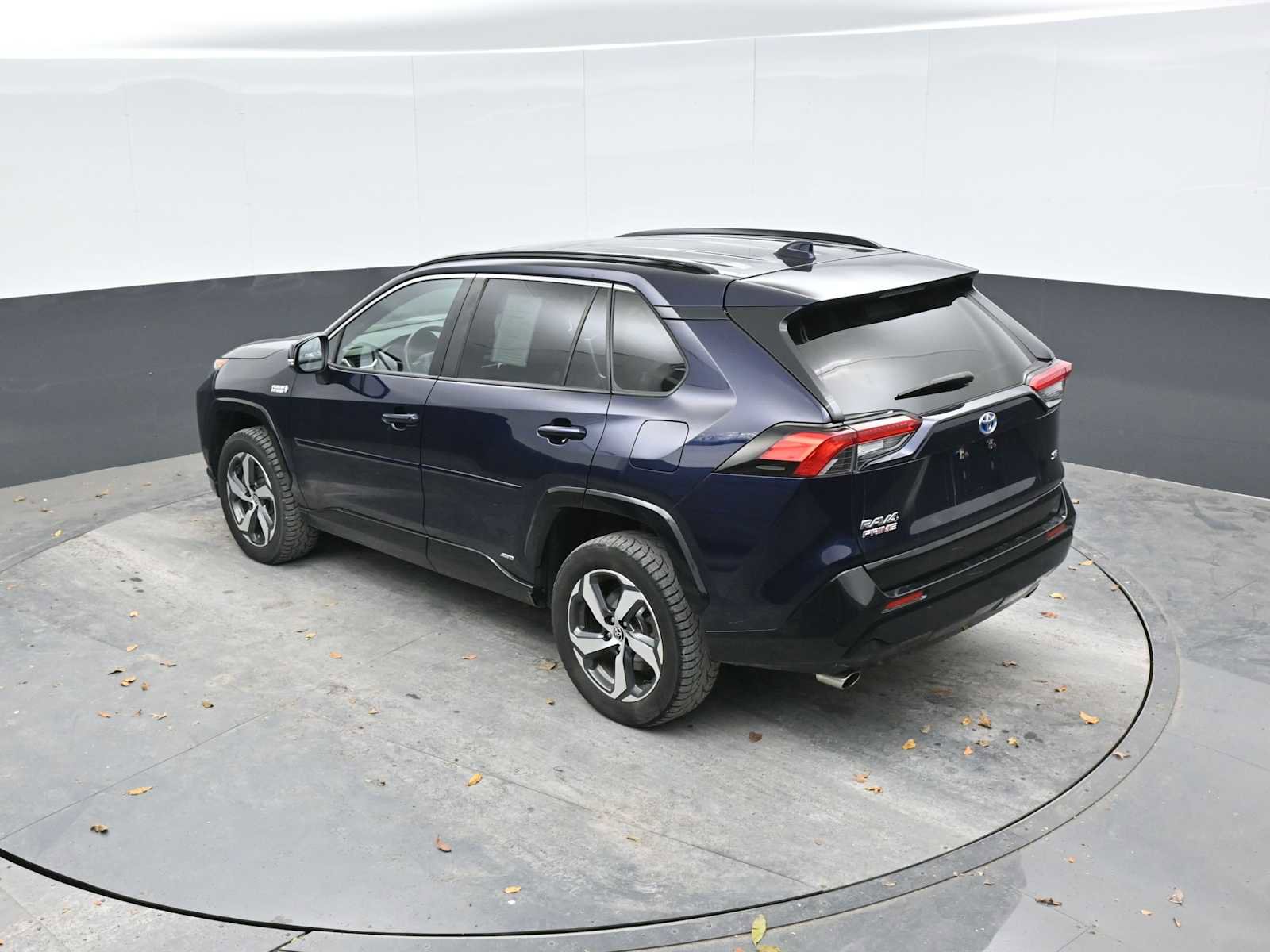Used 2021 Toyota RAV4 SE w/ Weather & Moonroof Package image 29