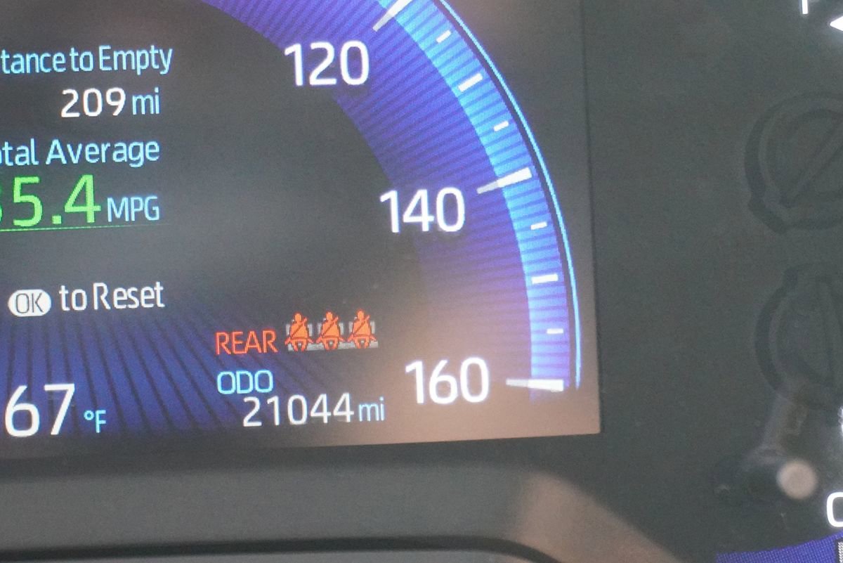 Used 2020 Toyota Corolla LE w/ Carpet Mat Package (TMS) FWD image 28