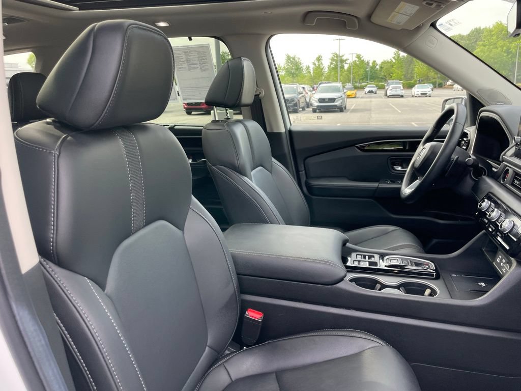 Certified 2025 Honda Pilot Touring image 32