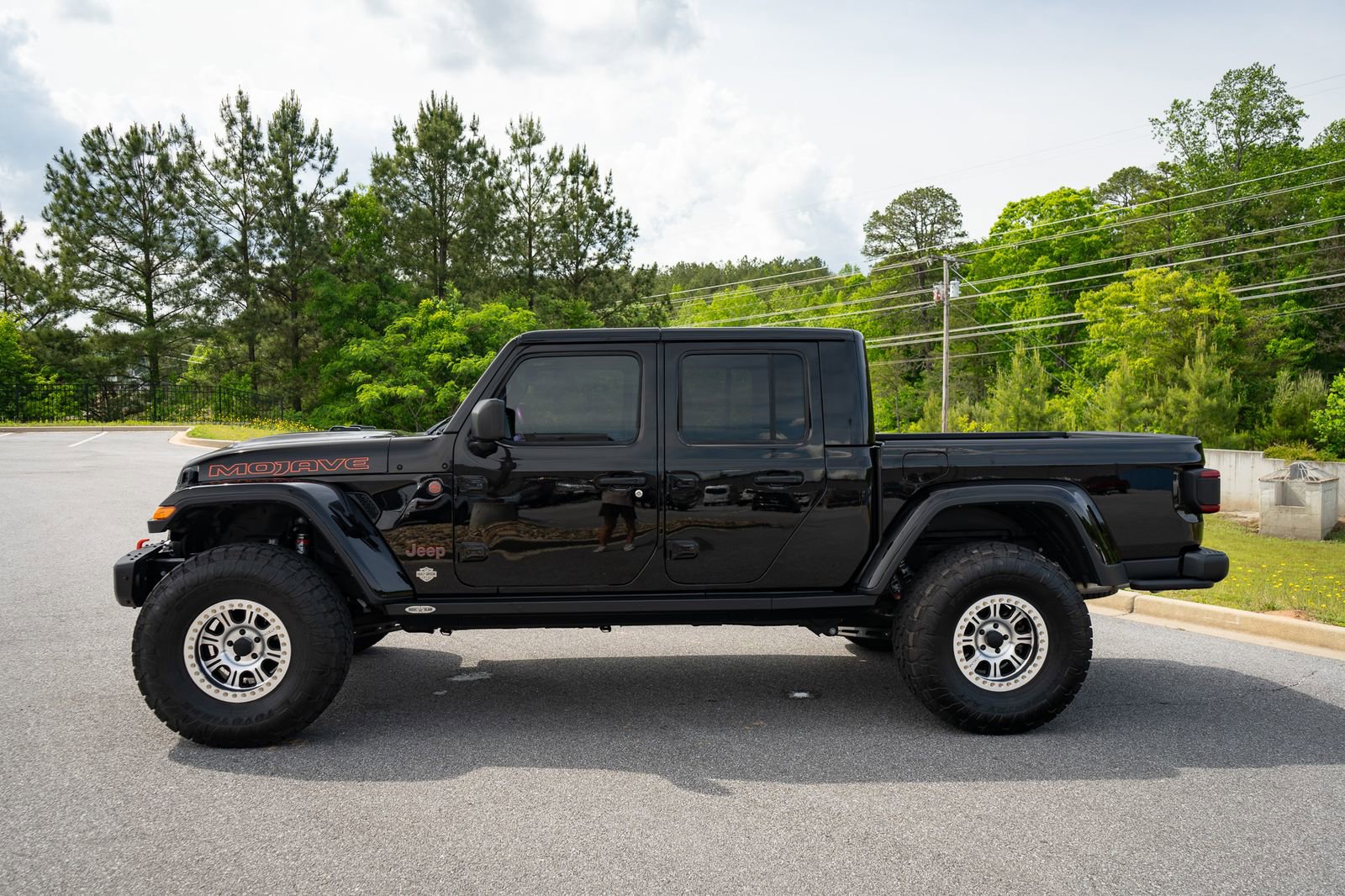 Used 2024 Jeep Gladiator Mojave AWD/4WD image 8