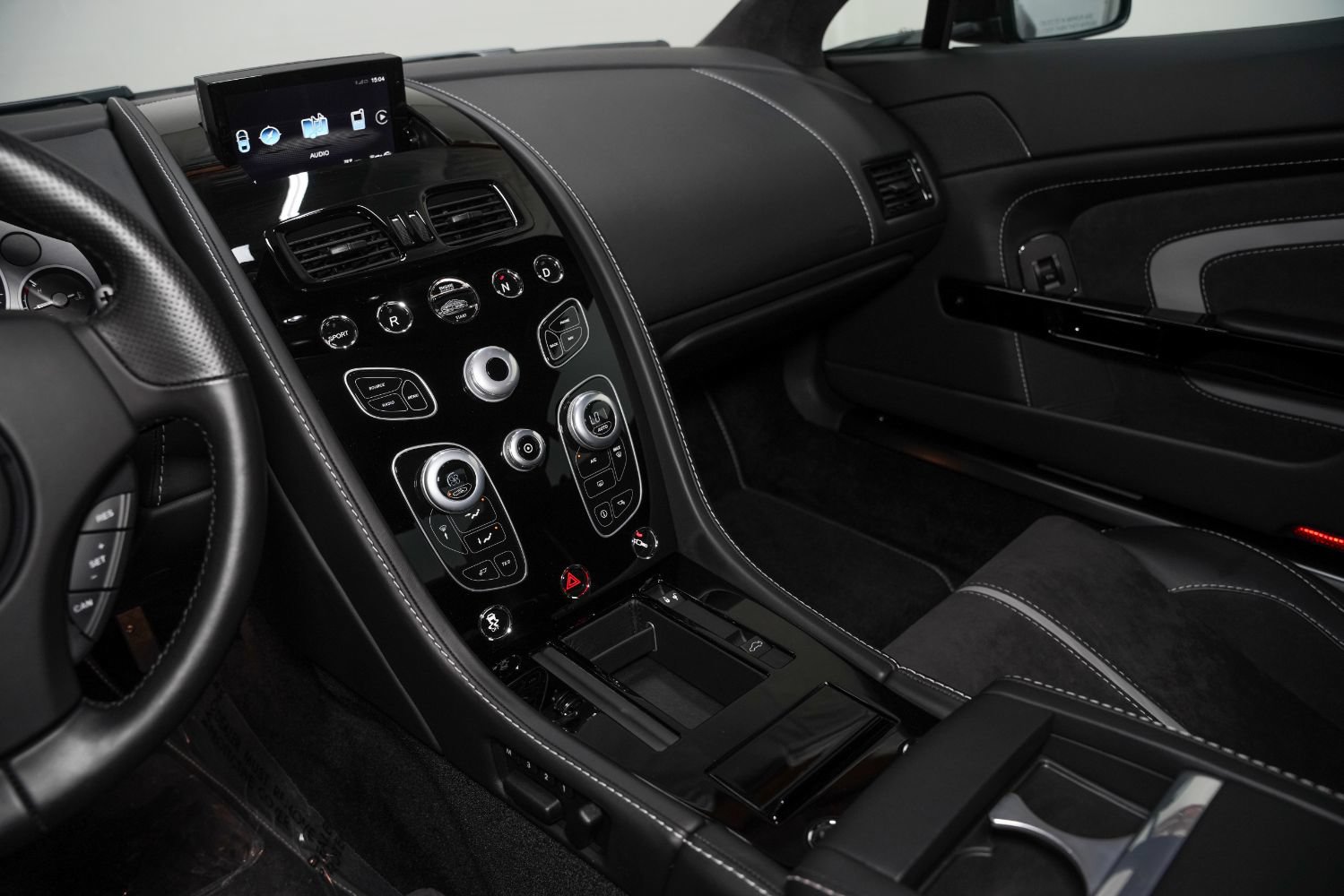 Used 2017 Aston Martin V12 Vantage S RWD image 40
