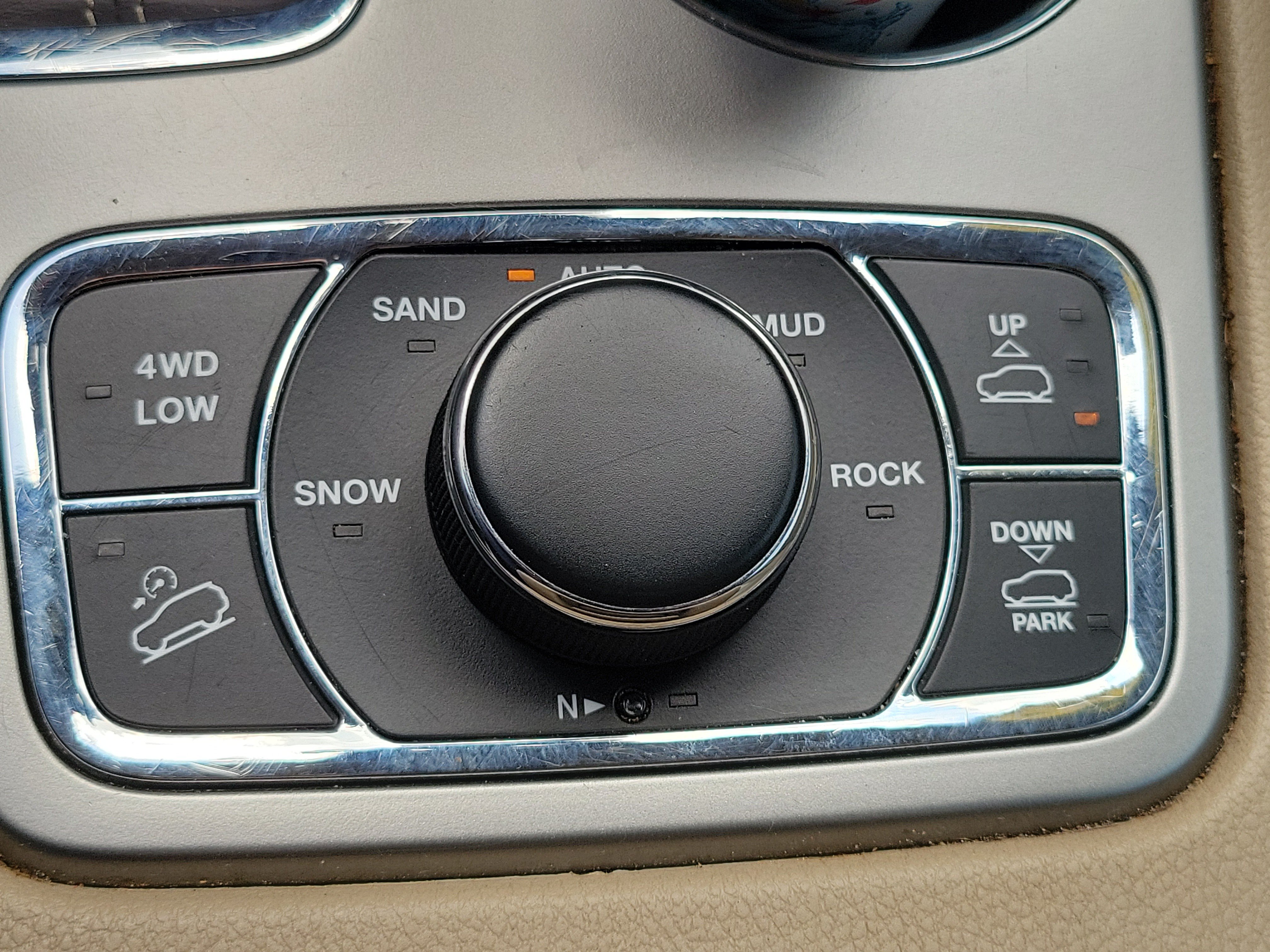 Used 2018 Jeep Grand Cherokee Overland AWD/4WD image 24