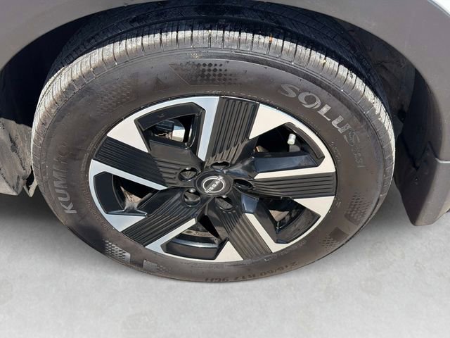 Used 2025 Nissan Kicks SV AWD/4WD image 11