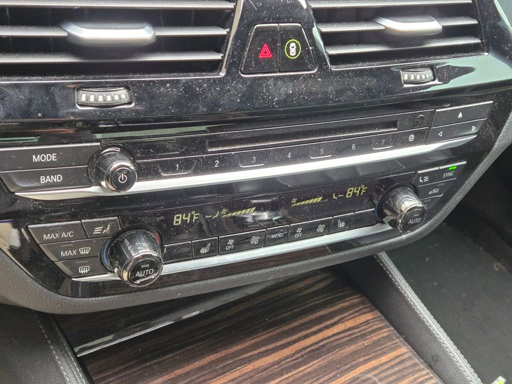 Used 2018 BMW M550i xDrive image 11