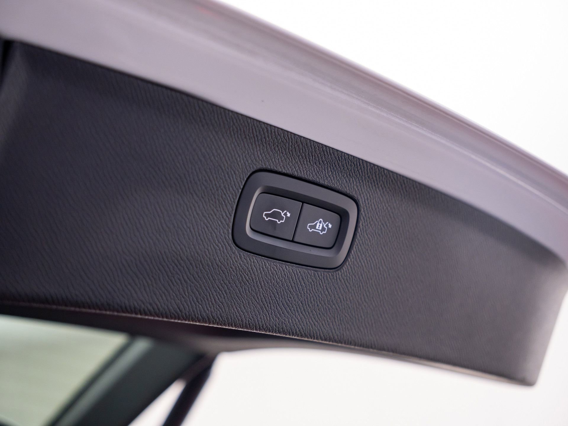 Used 2023 Volvo XC90 T8 Plus w/ Protection Package Premier image 34