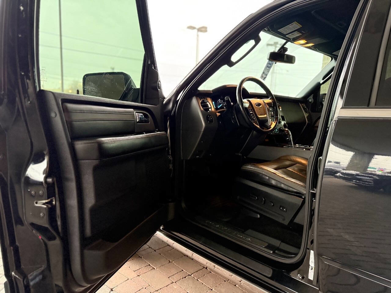 Used 2016 Ford Expedition Platinum image 25