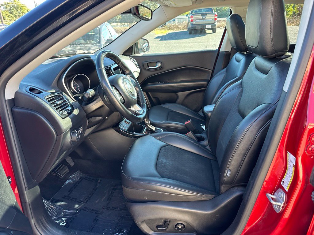 Used 2019 Jeep Compass Latitude FWD image 12