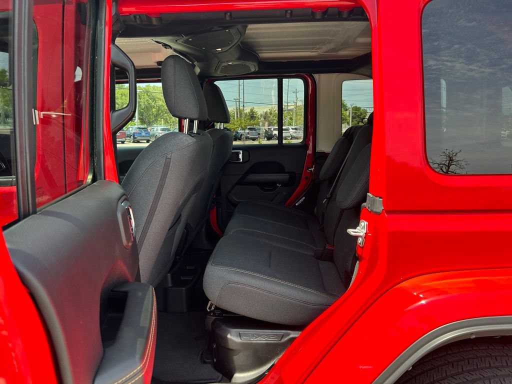 Used 2025 Jeep Wrangler Unlimited Sahara AWD/4WD image 57