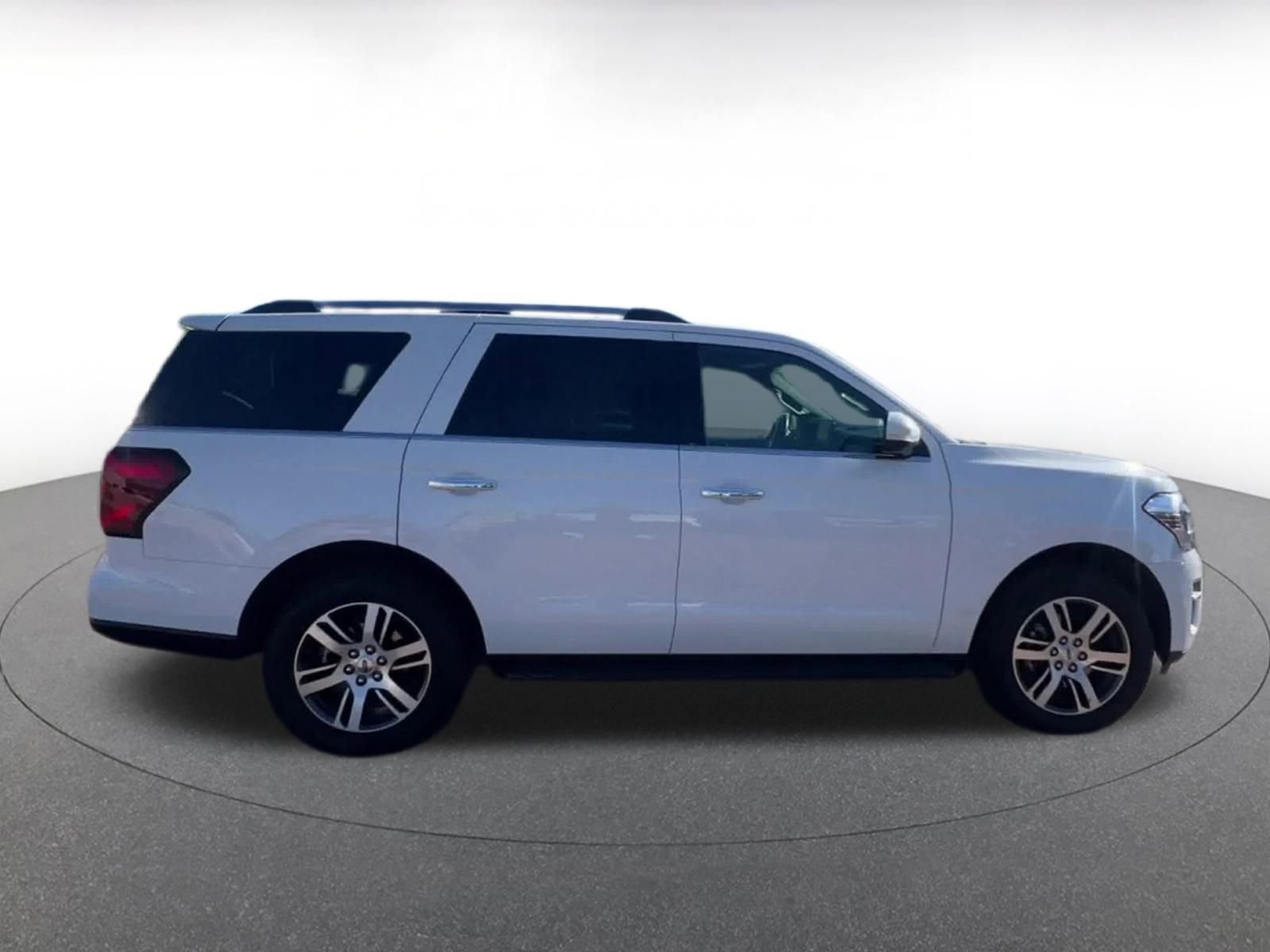 Used 2024 Ford Expedition Limited image 16