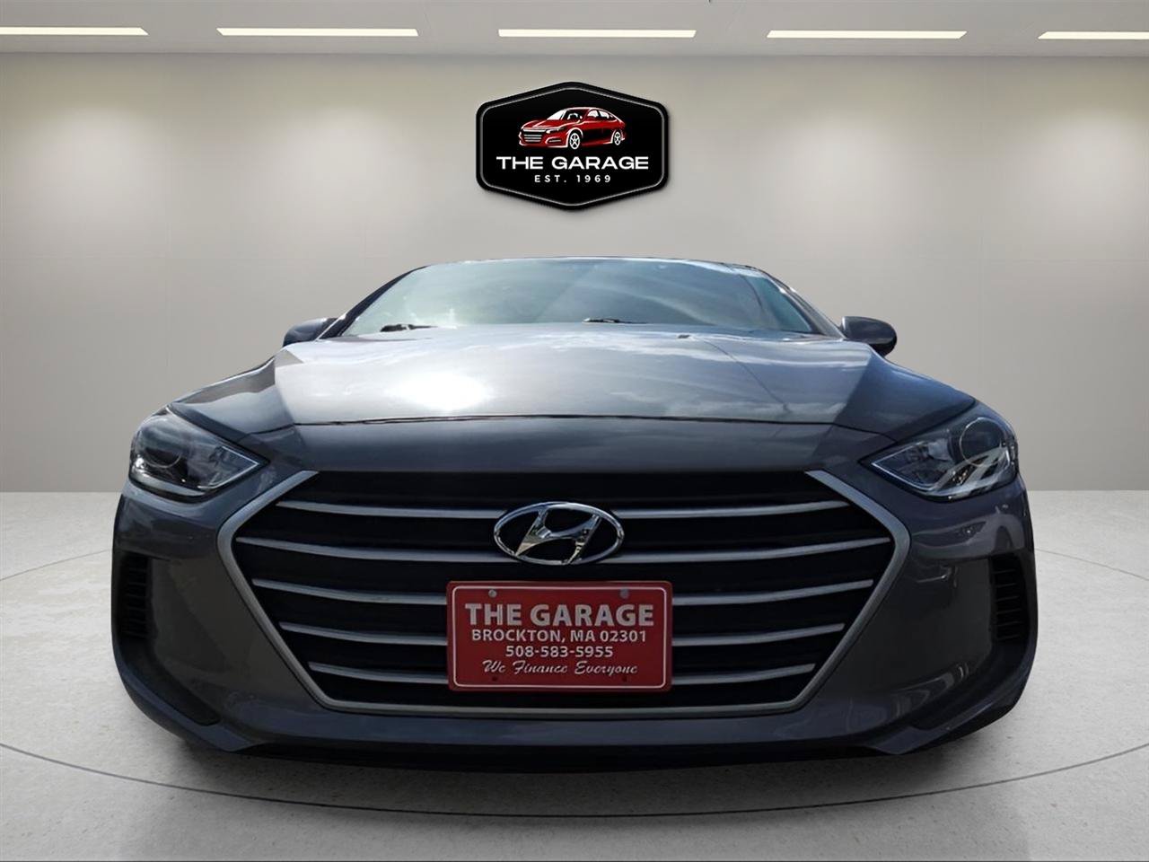 Used 2018 Hyundai Elantra SE FWD image 2