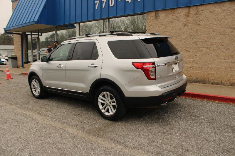 Used 2015 Ford Explorer XLT w/ Equipment Group 202B FWD image 4