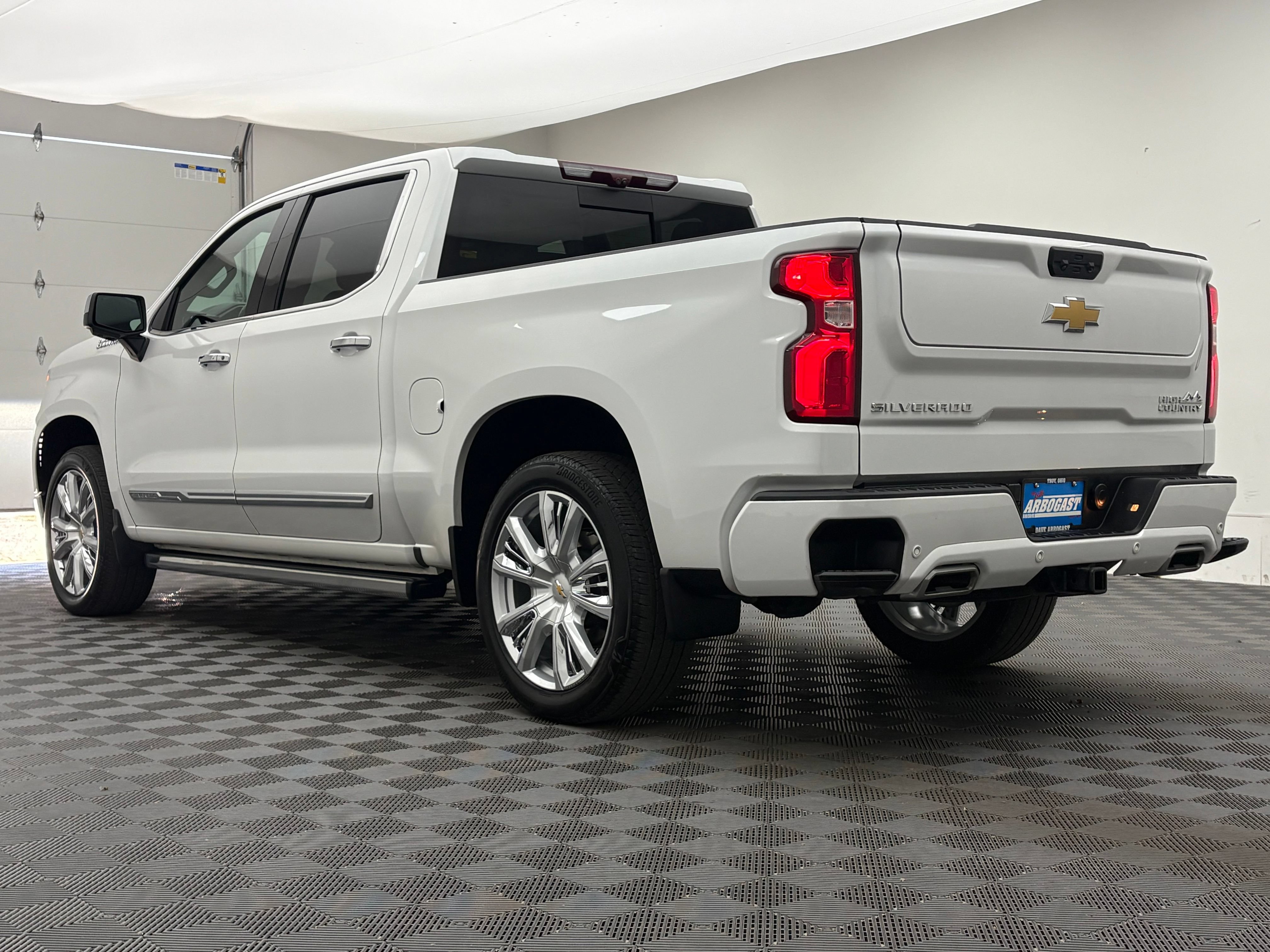 Used 2023 Chevrolet Silverado 1500 High Country AWD/4WD image 13
