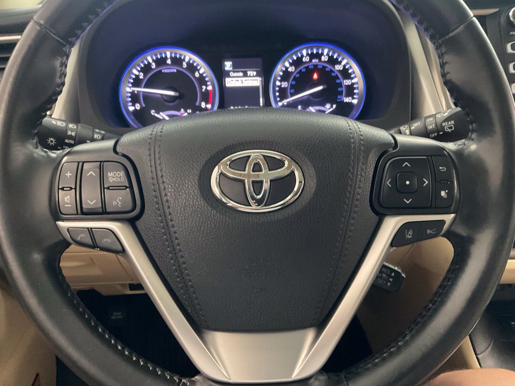 Used 2019 Toyota Highlander Limited AWD/4WD image 12
