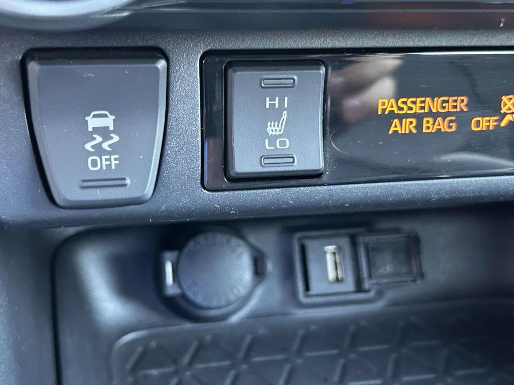 Used 2022 Toyota RAV4 XLE Premium FWD image 17