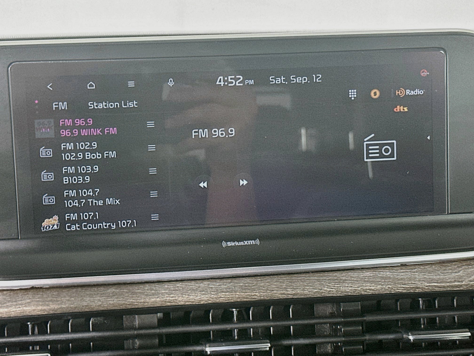 Used 2022 Kia Telluride EX w/ EX Premium Package FWD image 19