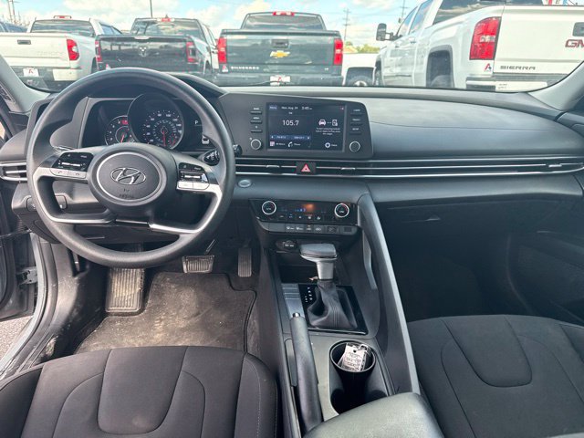 Used 2022 Hyundai Elantra SEL FWD image 13
