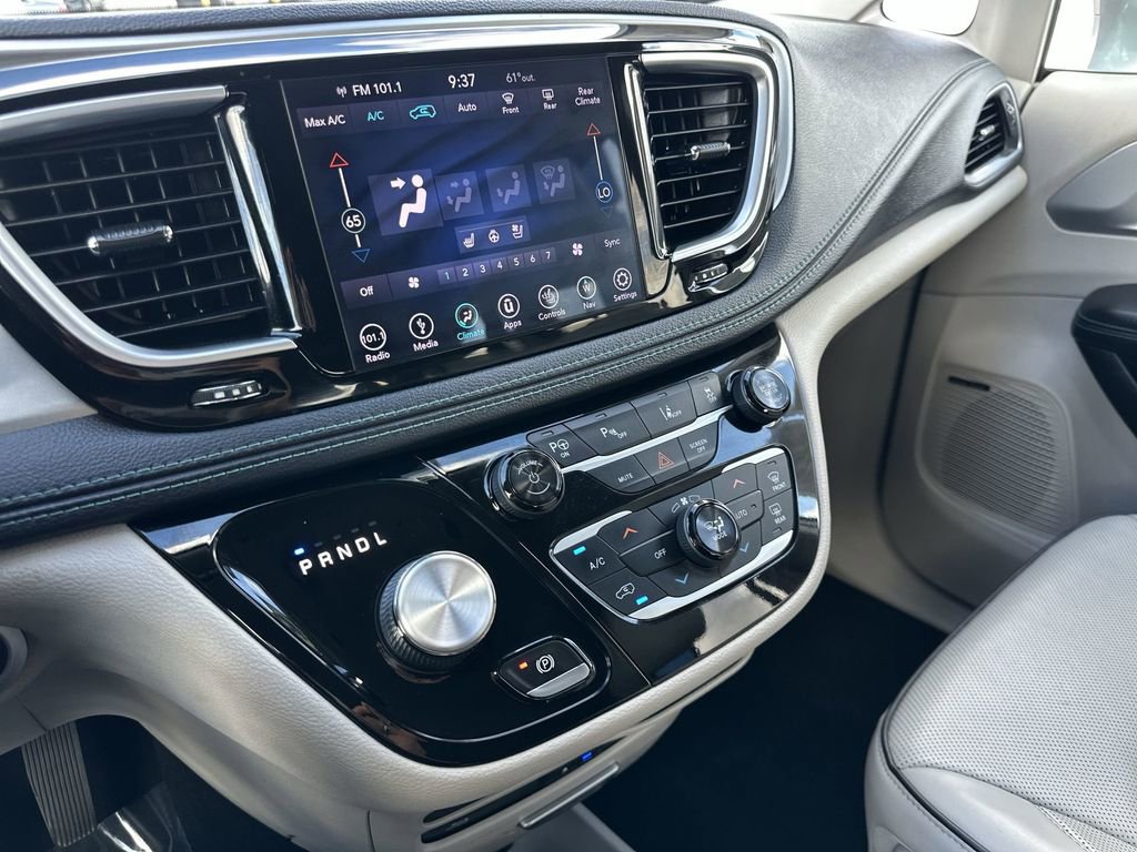 Used 2018 Chrysler Pacifica Limited w/ Advanced Safetytec Group FWD image 28