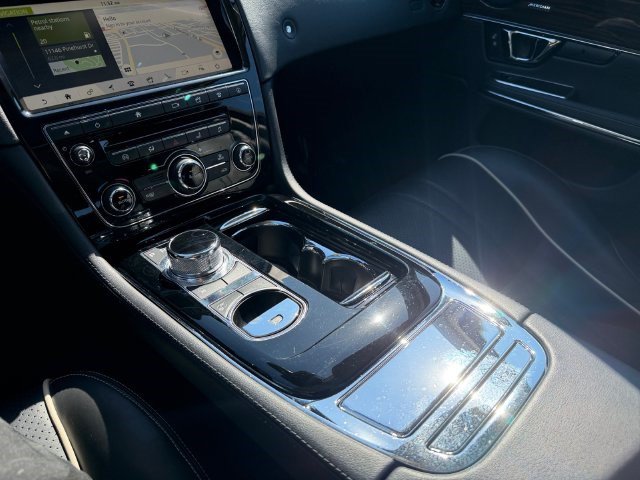 Used 2019 Jaguar XJ R-Sport RWD image 25