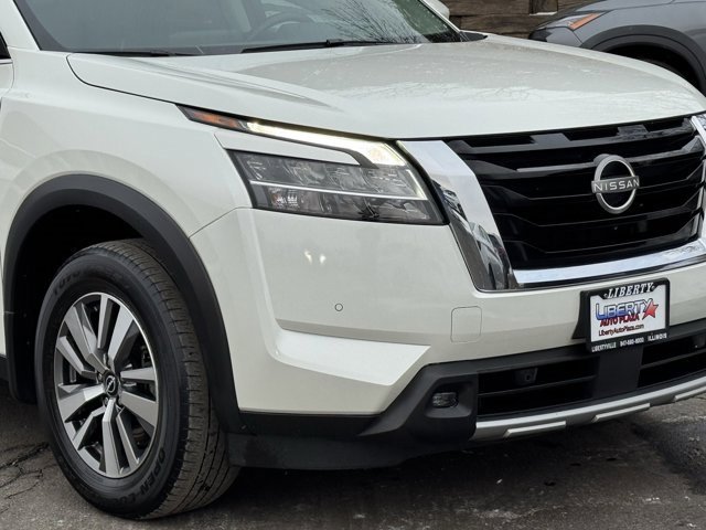 Used 2022 Nissan Pathfinder SL image 3