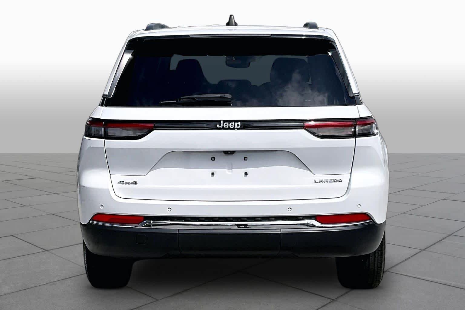 Certified 2023 Jeep Grand Cherokee Laredo AWD/4WD image 5