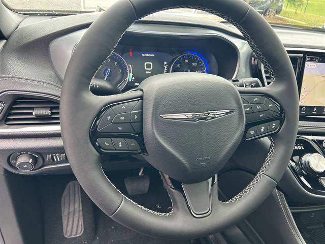 New 2026 Chrysler Pacifica Limited w/ S Appearance Package image 12