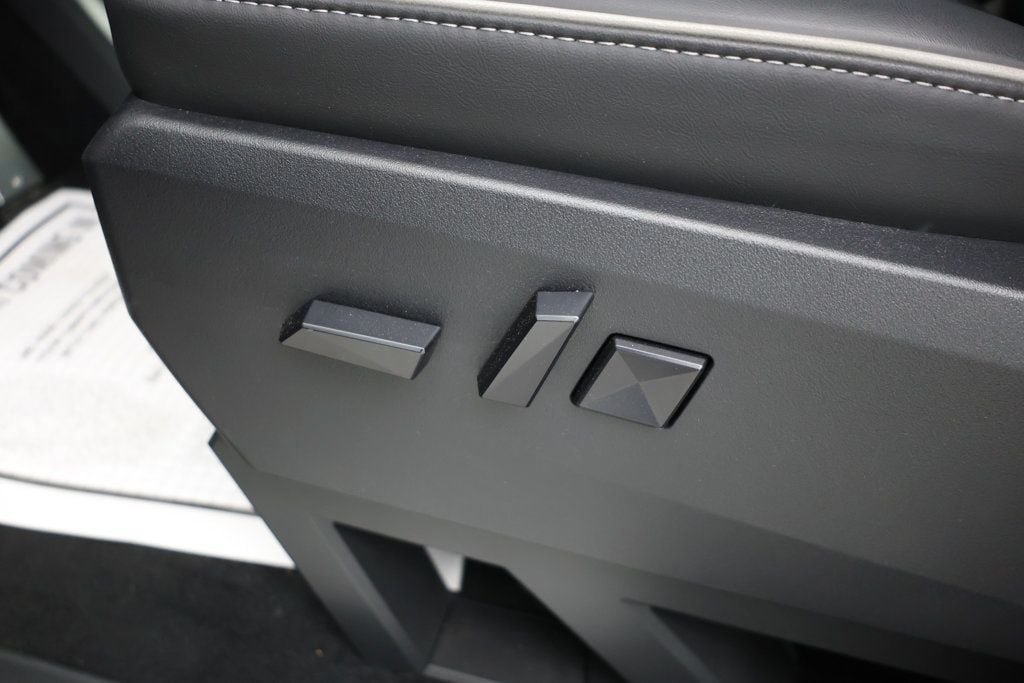 Used 2024 Tesla Cybertruck AWD Crew Cab image 8