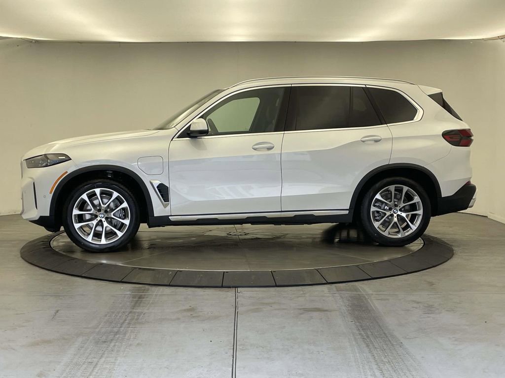 New 2026 BMW X5 xDrive50e AWD/4WD image 2
