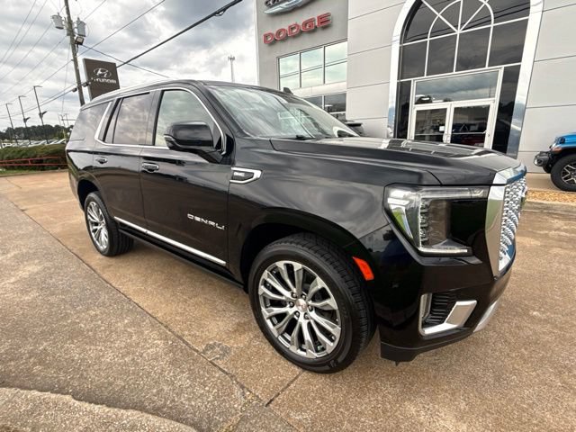 Used 2021 GMC Yukon Denali w/ Denali Premium Package AWD/4WD image 2