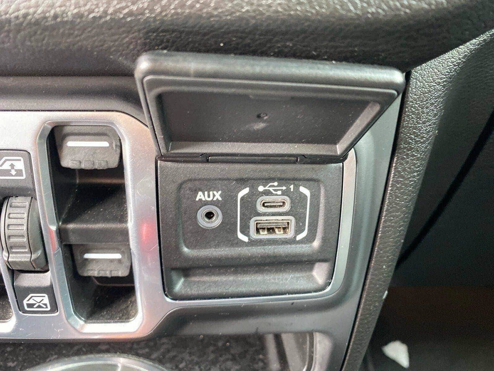 Used 2025 Jeep Wrangler Unlimited Sport AWD/4WD image 13