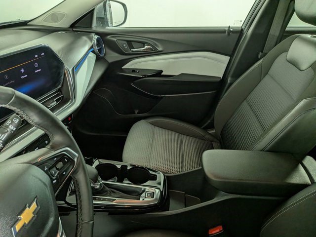 Certified 2025 Chevrolet Trax LT w/ LT Convenience Package FWD image 24