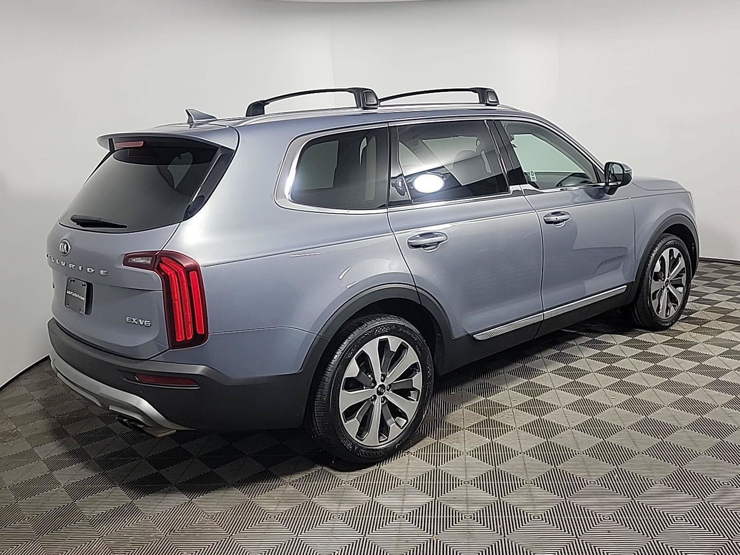 Used 2020 Kia Telluride EX w/ EX Premium Package AWD/4WD image 4