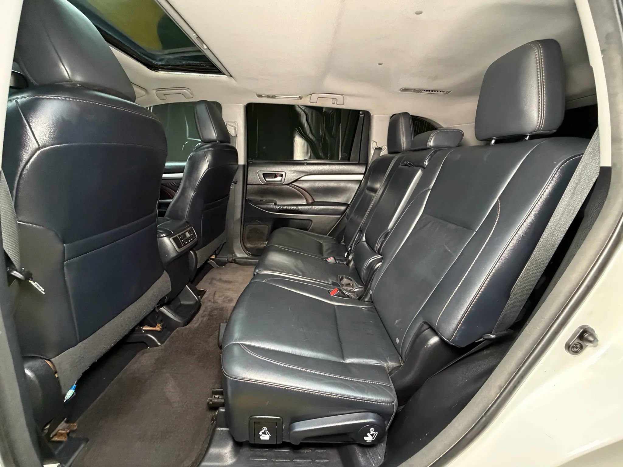 Used 2016 Toyota Highlander XLE w/ Preferred Accessory Package FWD image 21