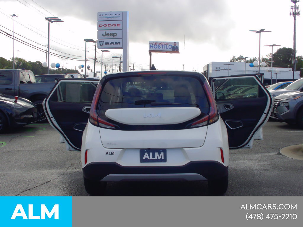 Used 2025 Kia Soul LX w/ LX Technology Package FWD image 13