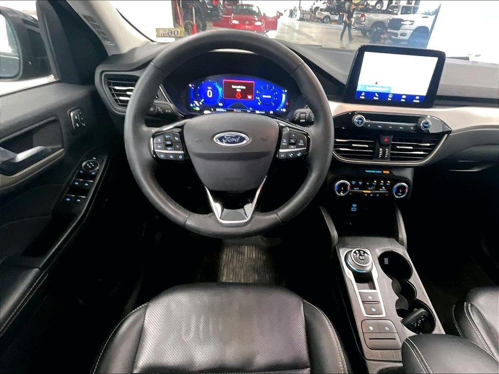 Used 2022 Ford Escape SEL w/ Technology Package AWD/4WD image 17