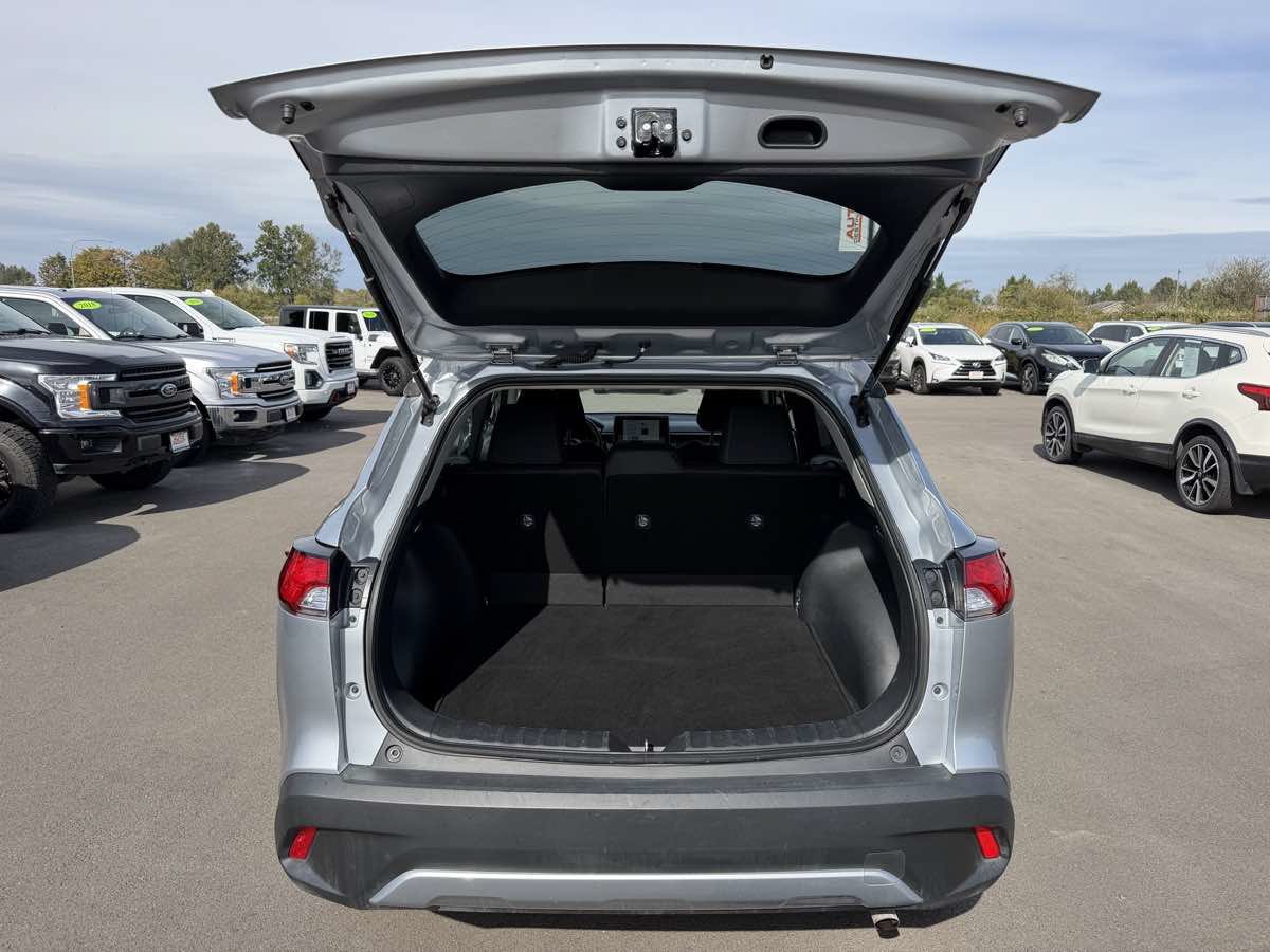 Used 2025 Toyota Corolla Cross LE AWD/4WD image 10