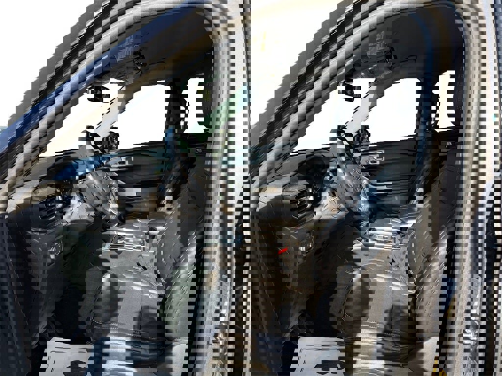 Used 2021 Ford Explorer Limited w/ Equipment Group 301A image 9