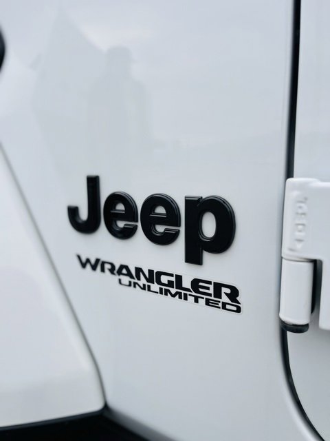 Used 2021 Jeep Wrangler Unlimited Sahara image 9