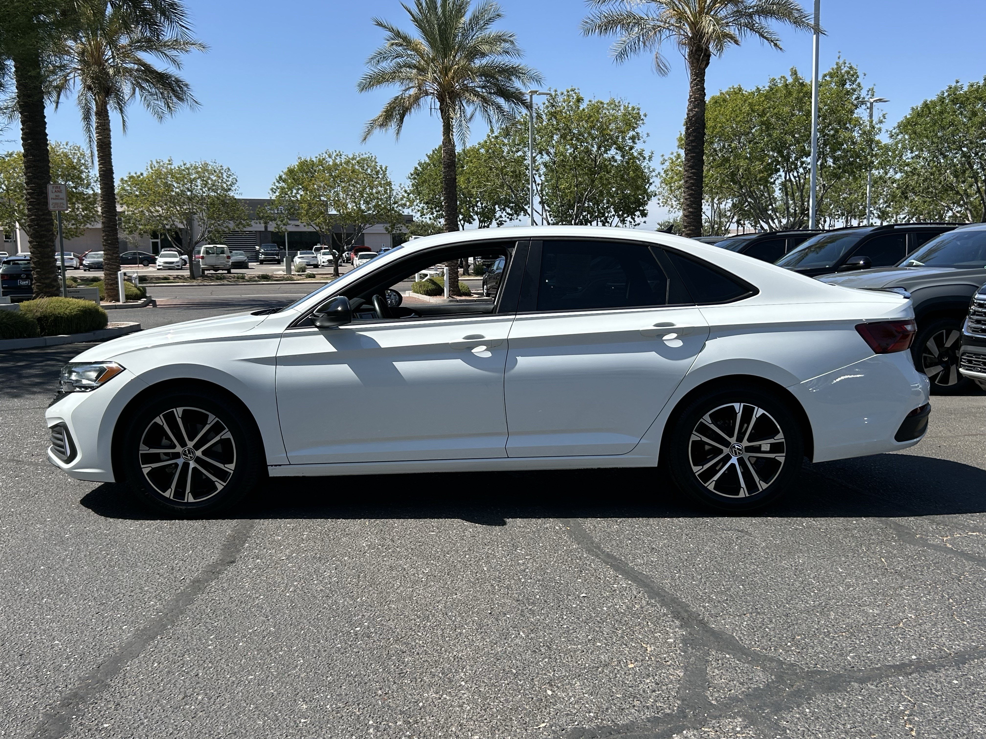 Certified 2022 Volkswagen Jetta Sport FWD image 2