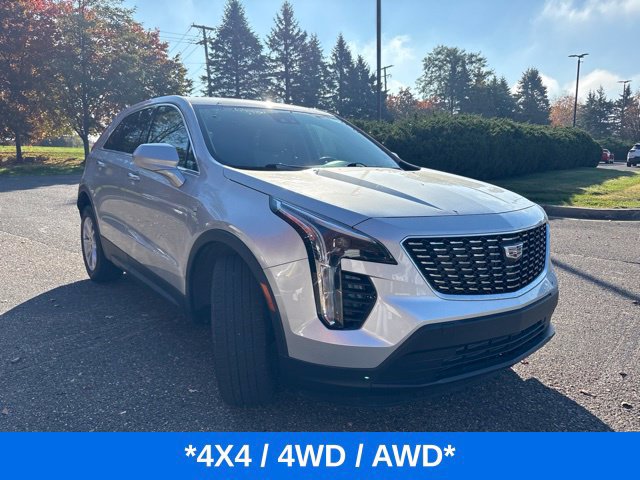 Used 2022 Cadillac XT4 Luxury w/ Trailering Package AWD/4WD image 2