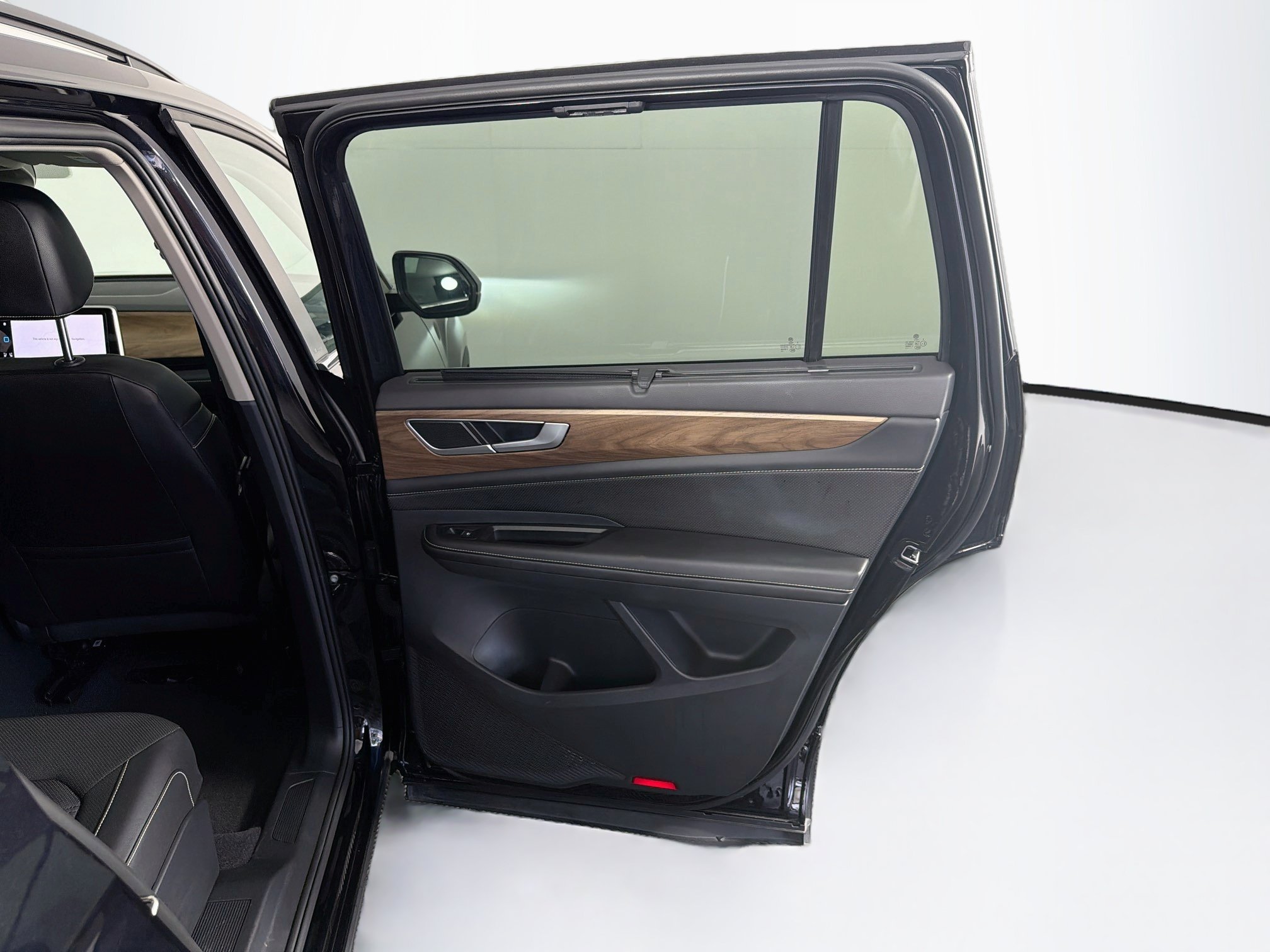 Used 2025 Volkswagen Atlas SE FWD image 34