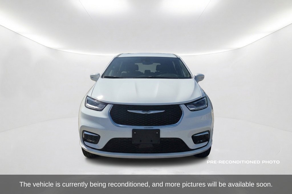 Used 2026 Chrysler Pacifica Select FWD image 2