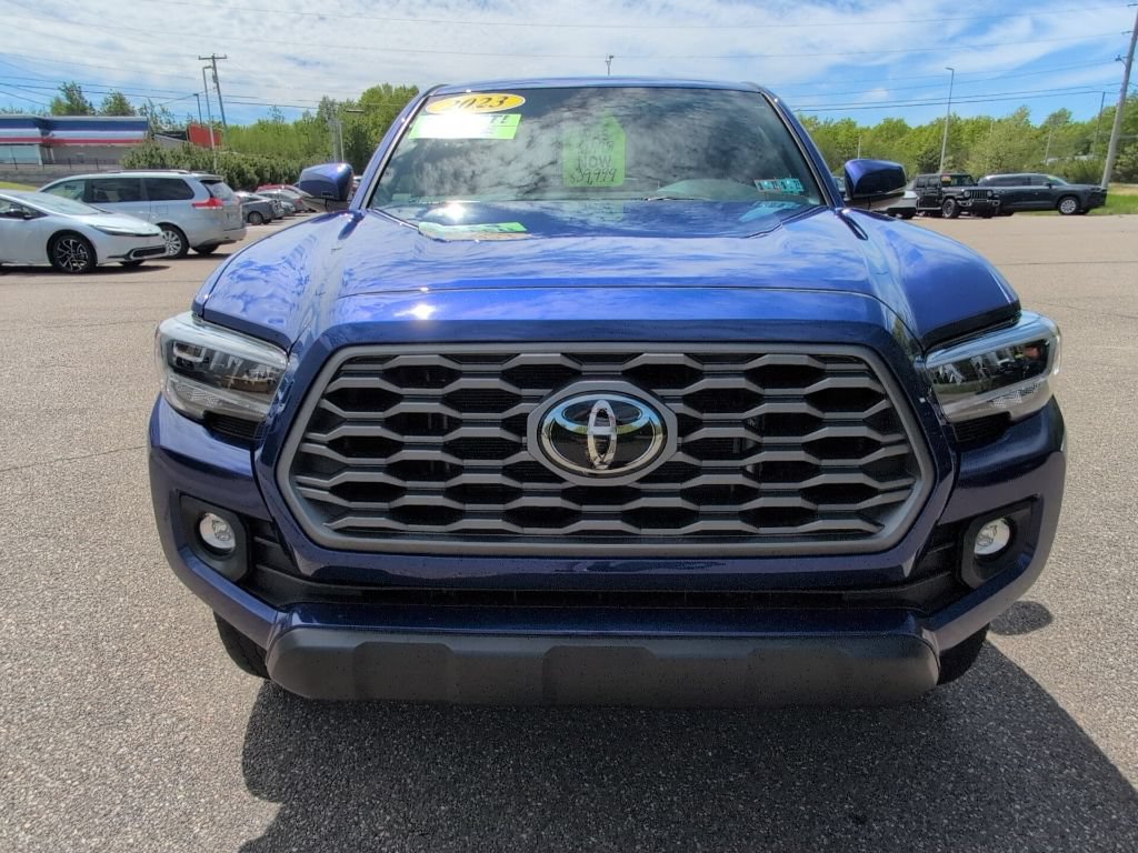 Used 2023 Toyota Tacoma TRD Off-Road w/ Technology Package AWD/4WD image 11